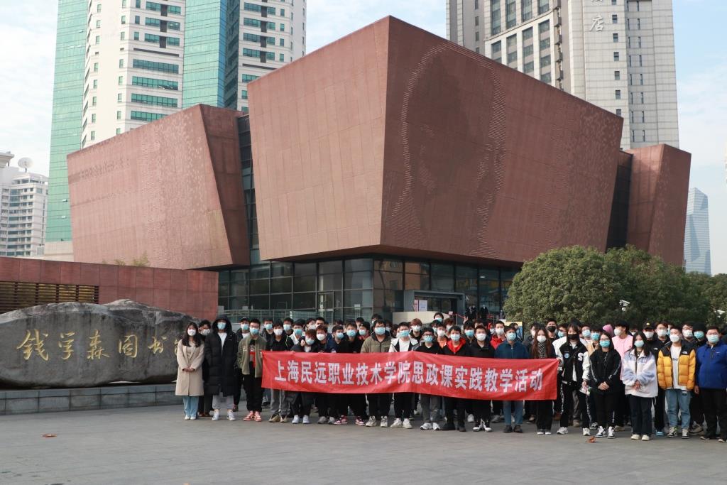 19、智能学院参观钱学森图书馆