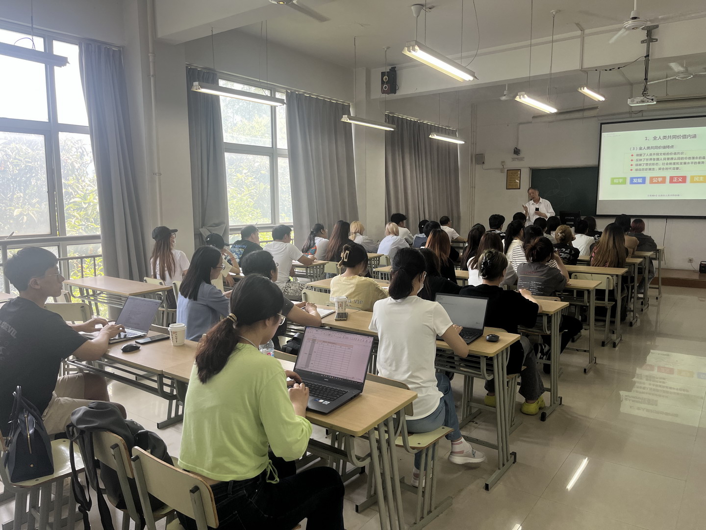 21、教育部到我校对思政课听课检查