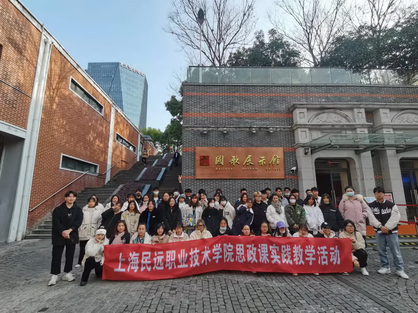 17、外语学院参观国歌馆